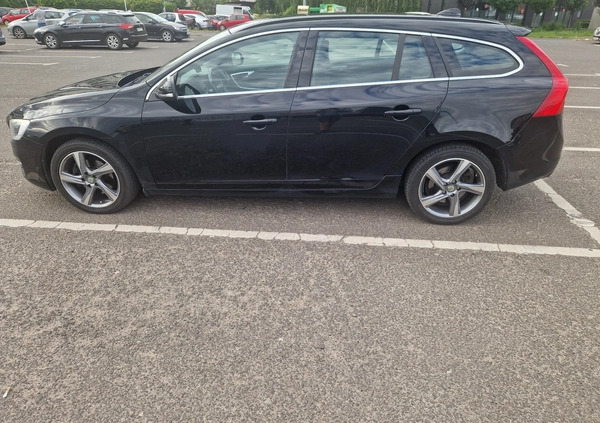 Volvo V60 cena 39900 przebieg: 267000, rok produkcji 2014 z Warszawa małe 106